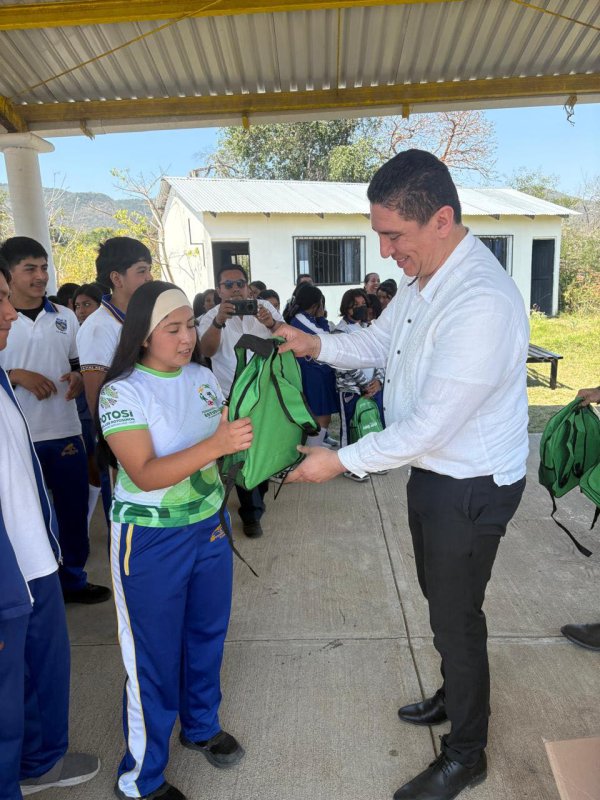¡ Entrega de útiles Escolares !