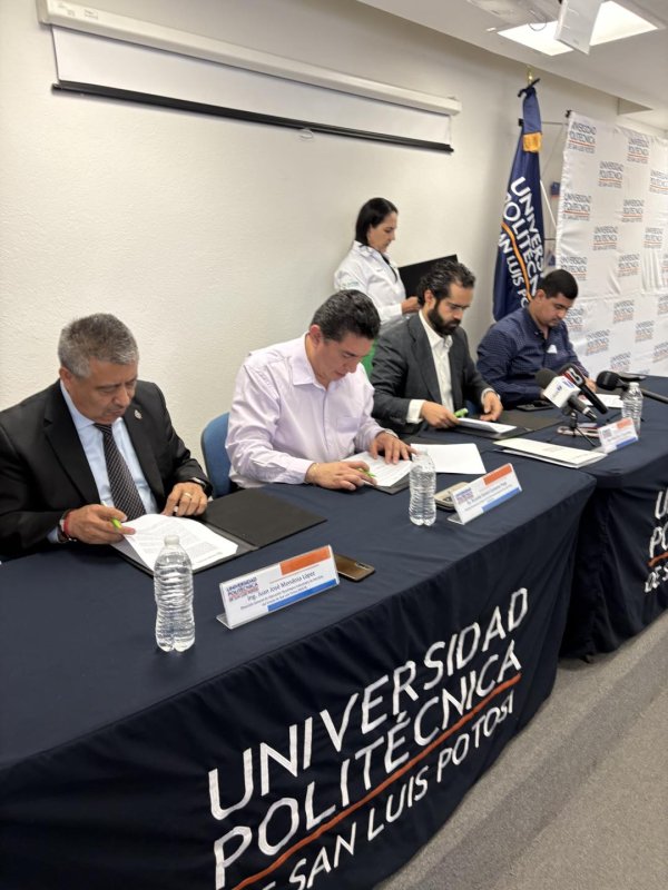 Firma de convenio de colaboración.