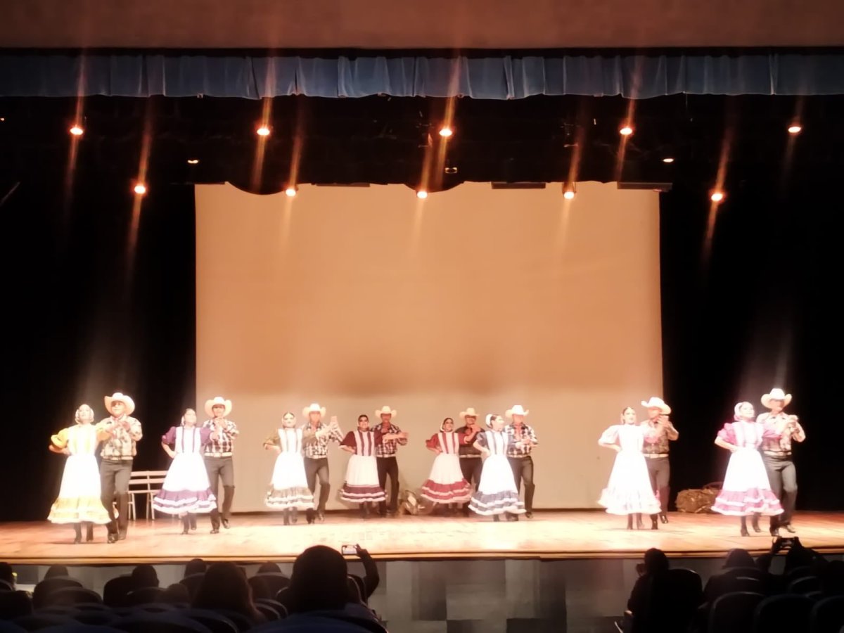 ¡ CENTRO MEDIA EN SU ETAPA REGIONAL ! XLII MUESTRA C...